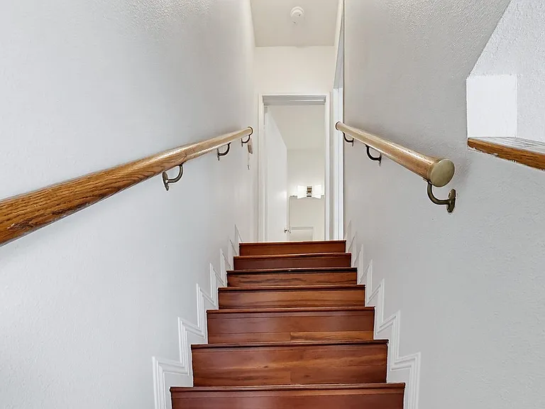 2680 N Lake Ave #8 — Photo 10