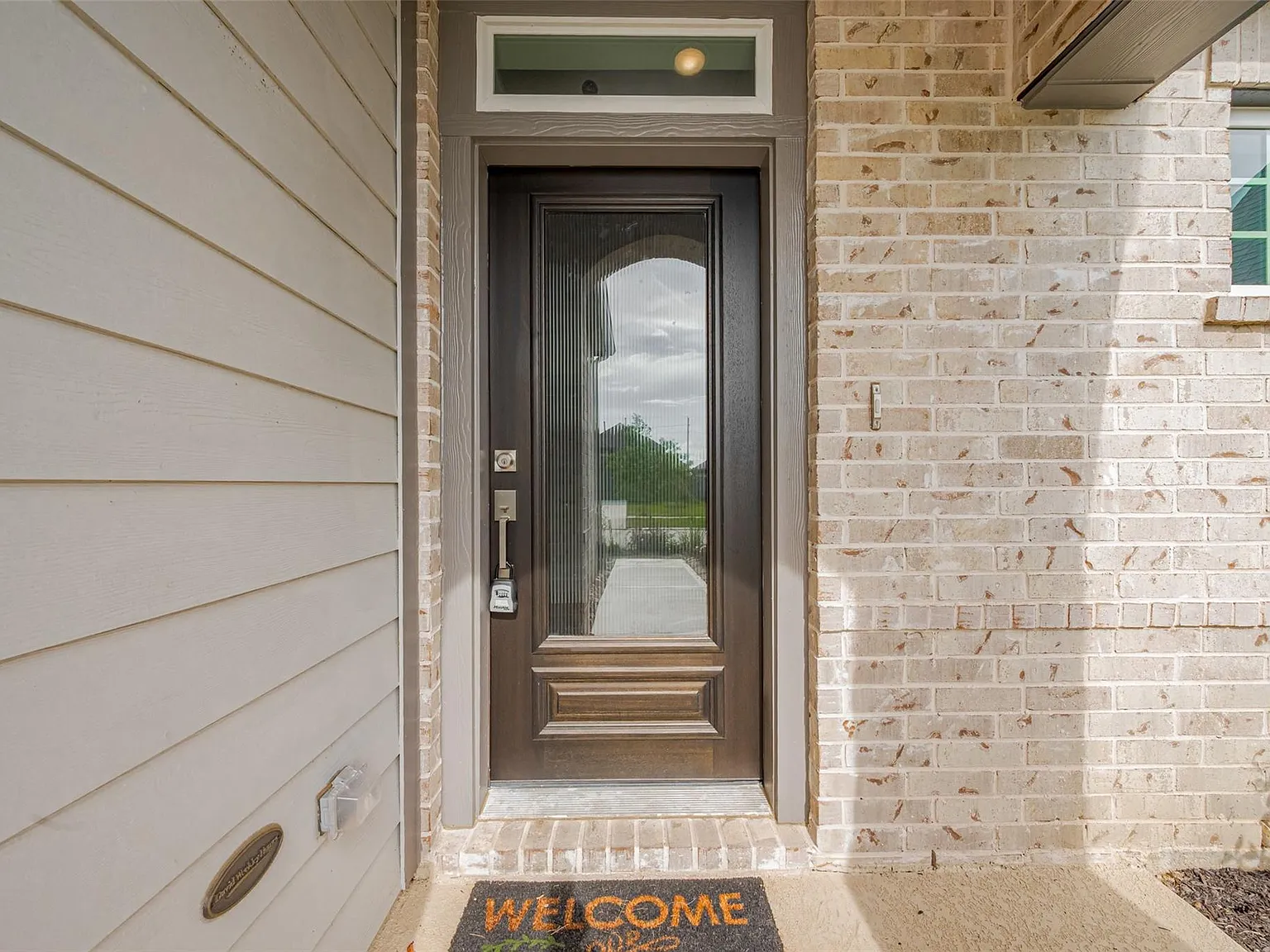 3 bed, 2.0 bath, 1459 sqft, $2,000 — Photo 2