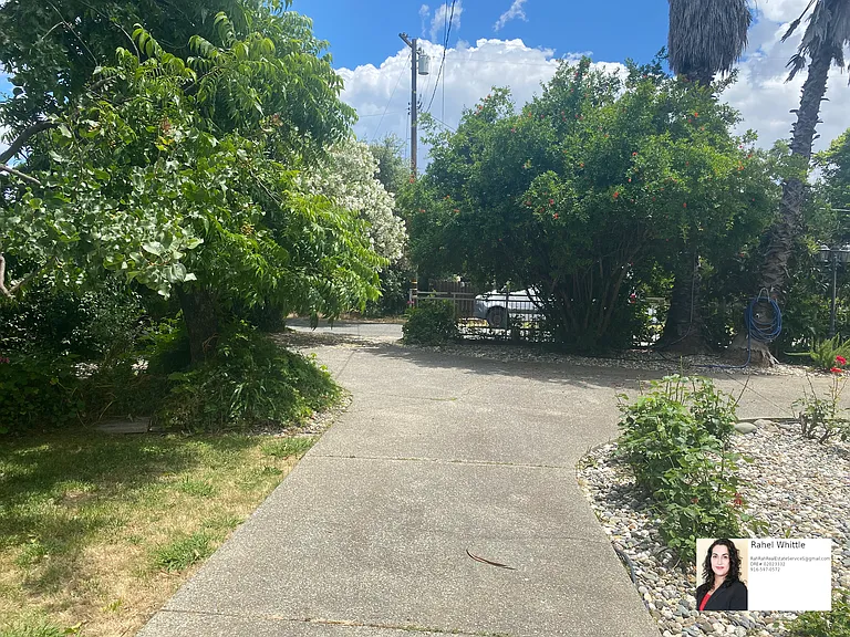 Private Driveway Parking!