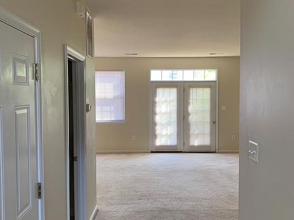 5th image of 111 Quinton Oaks Cir