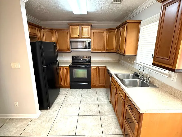 8708 Lindsey Ln — Photo 6