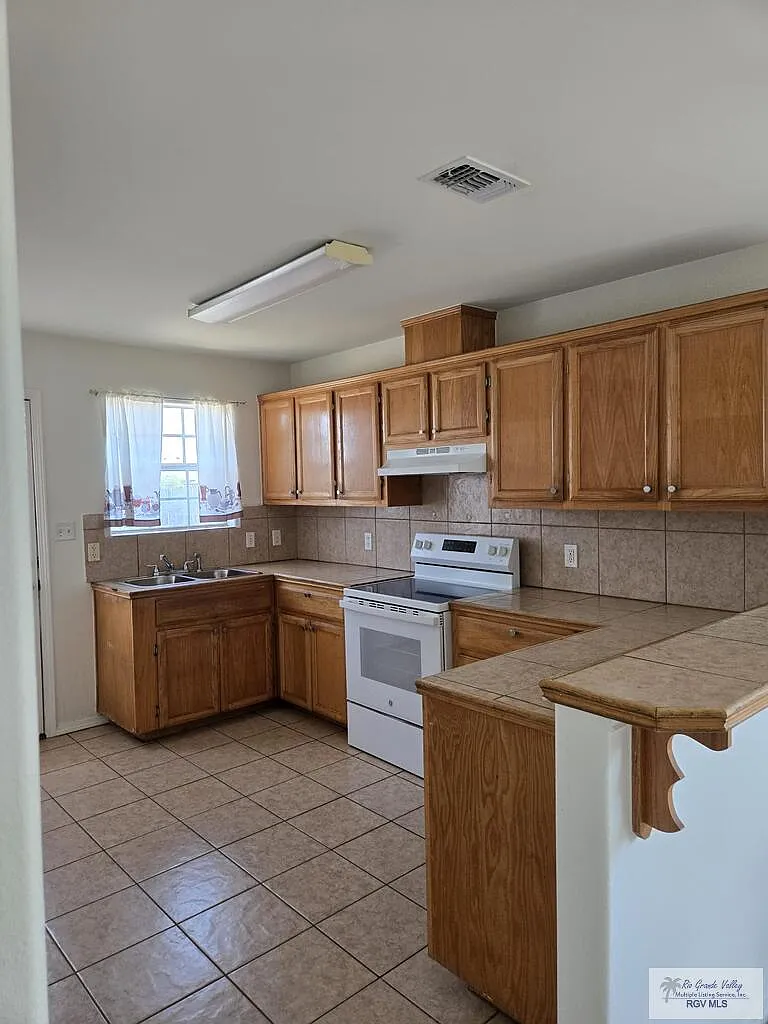 3 bed, 2.0 bath, 1476 sqft, $1,700 — Photo 2