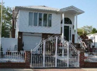 12 Radcliff Rd, Island Park, NY 11558