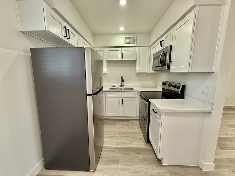 4119 N 11th Ave #6 — Photo 3