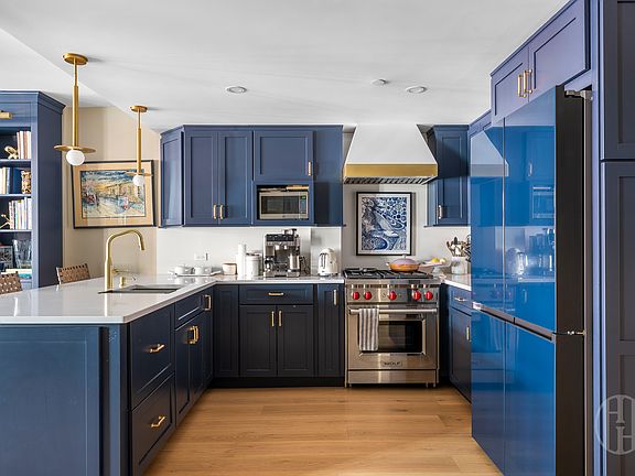 5th image of 107 Greenwich Ave APT 2