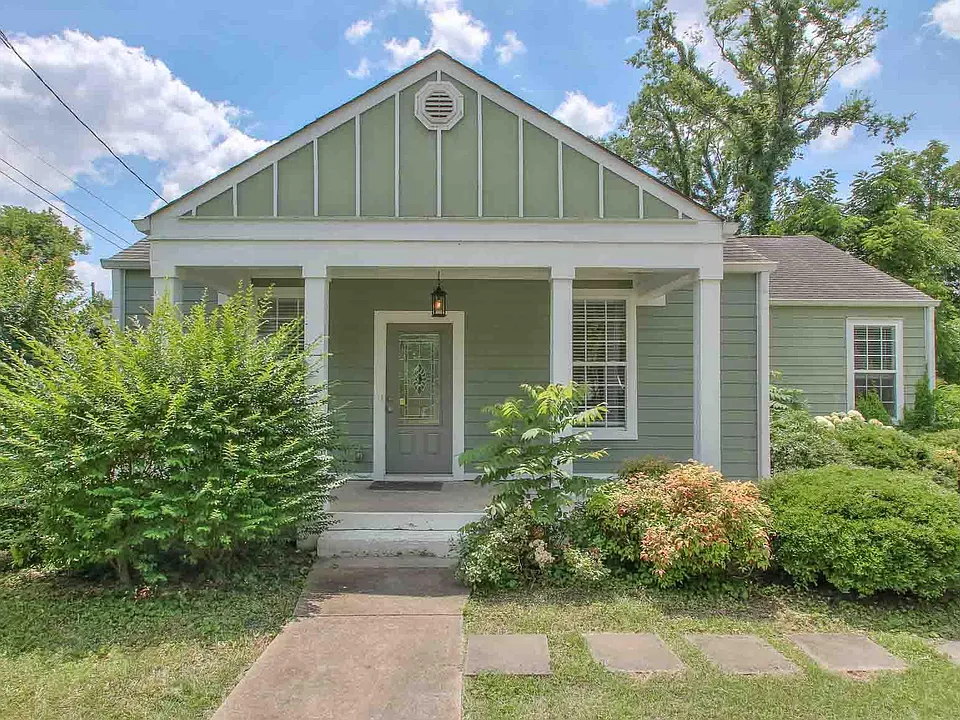 Welcome to 1008A Cahal Ave!