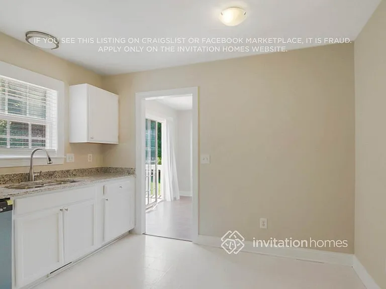 601 Flicker Ct — Photo 10
