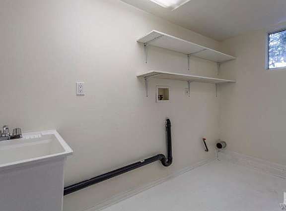 3rd image of 895 Sheffield Pl