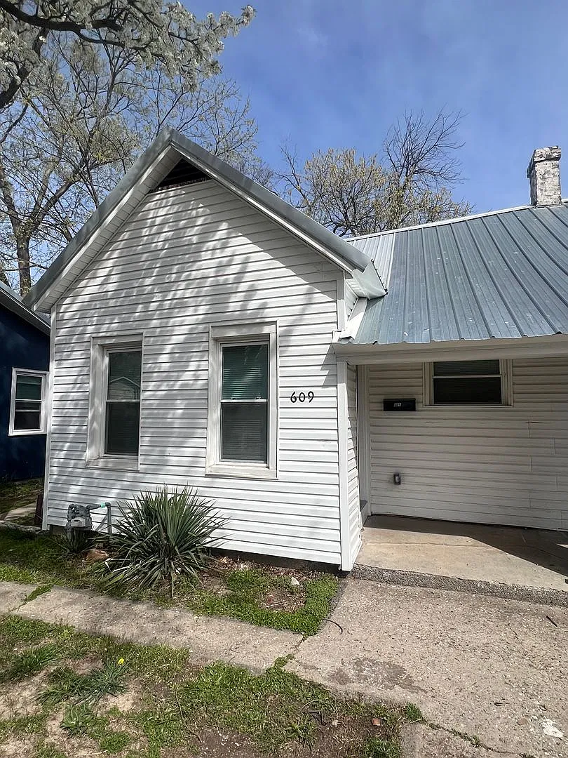 832 S. Moffett Ave -609 w 9th — Photo 1