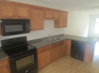 102 Meadow Ridge Dr #7, Bangor, ME 04401