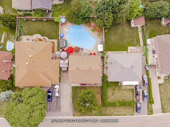 9 Ashwood Cres, Brampton, ON L6T 1M1