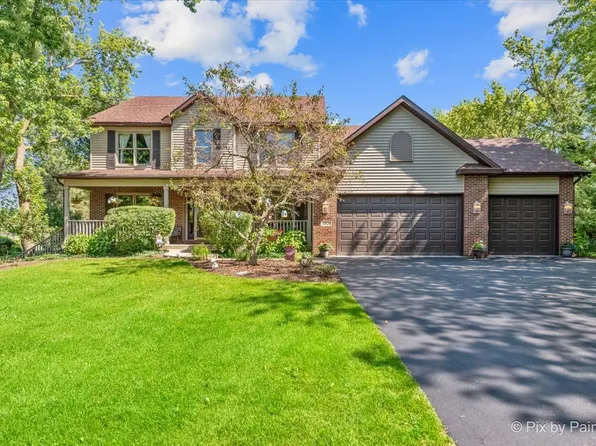 10620 Red Hawk Ln, Spring Grove, IL 60081