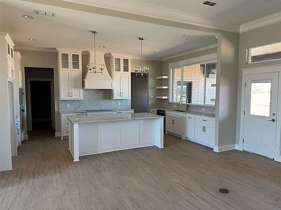 3rd image of 232 Wild Rye Rd