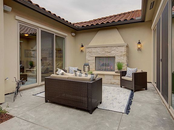 Courtyard - Similar Home