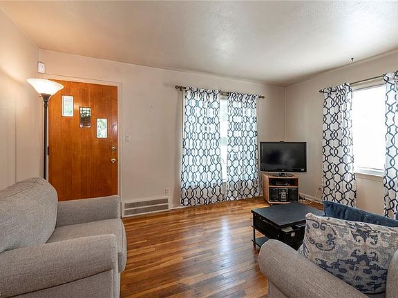 3rd image of 13809 Clifford Ave
