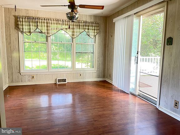 5th image of 284 Pond Dr