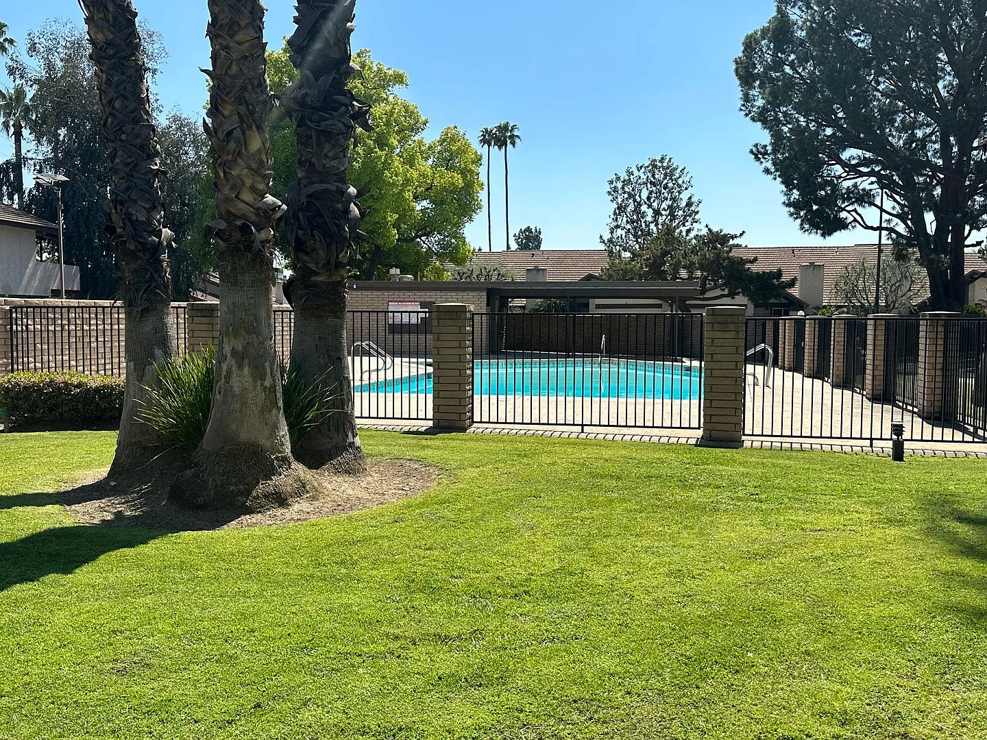 Ready Now! 2+2 W/Garage & Pool! — Photo 1