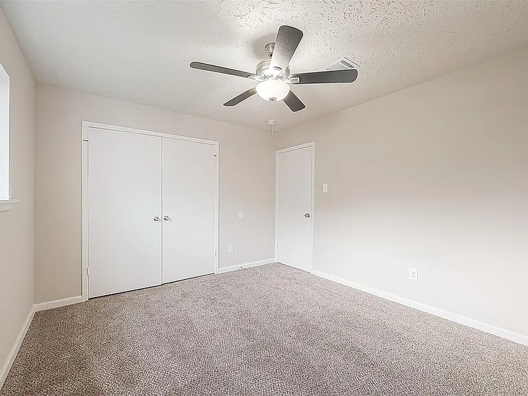 6107 Sanford Rd — Photo 31