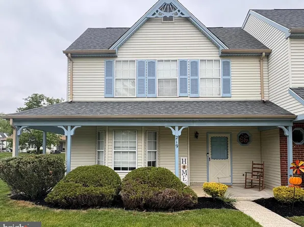 219 Knoll Dr, Blackwood, NJ 08012