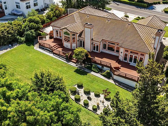 2nd image of 3475 Sierra Rd