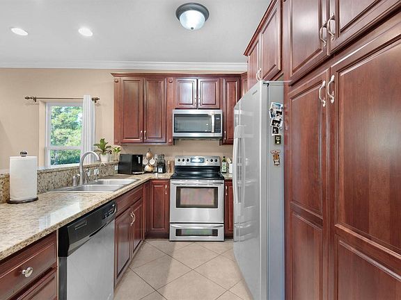 3rd image of 254 Calusa Blvd
