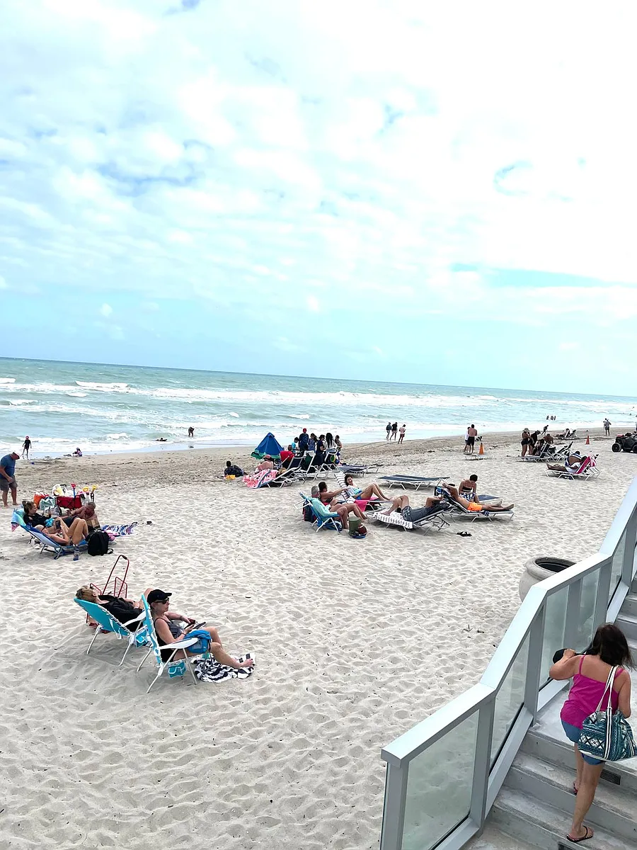 Building Photo - 3725 S Ocean Dr #421