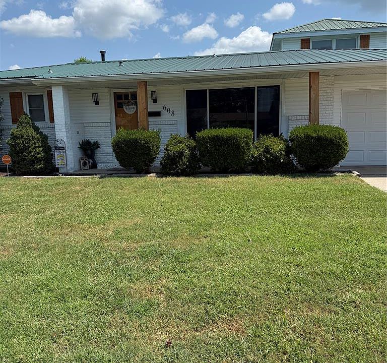 1st image of 608 Holly Hill Dr