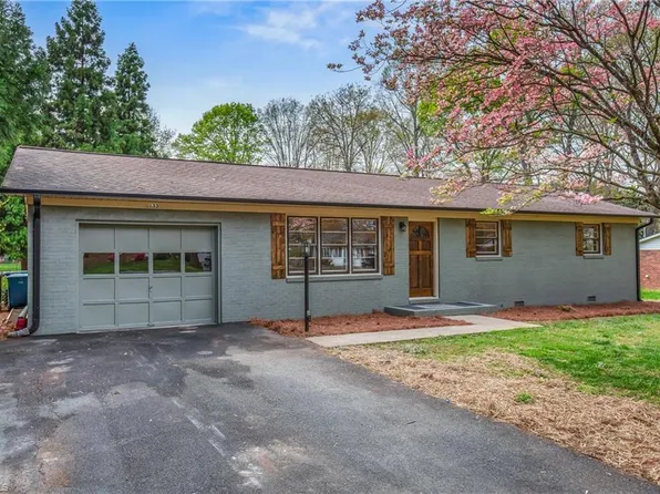 133 Hinshaw Ave, Yadkinville, NC 27055