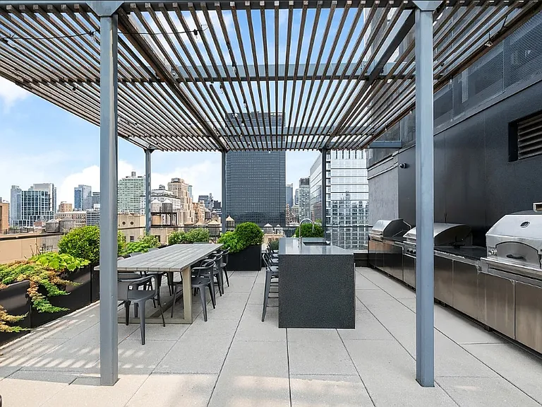 225 W 28th St #9B — Photo 10
