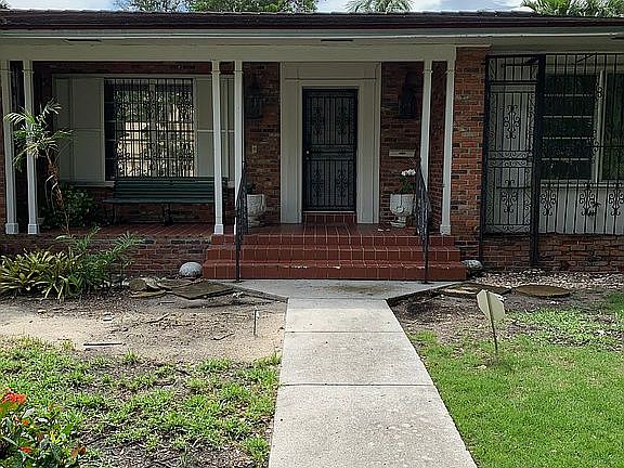 2nd image of 6200 Leonardo St