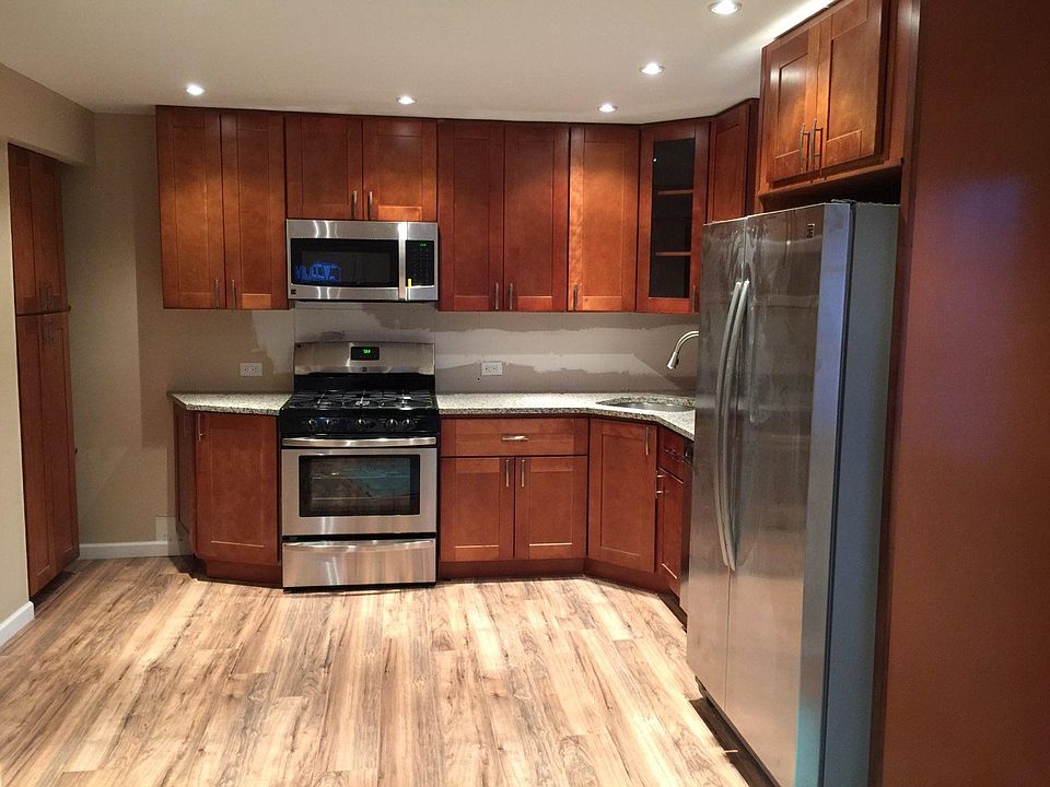 Gorgeous Remodeled Kitchen with Hi-Hats, Stainless Steel App