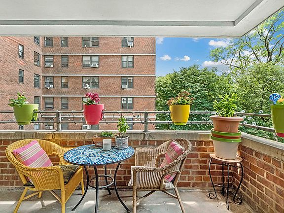 2nd image of 212 Broadway APT G304
