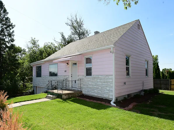 9635 Maple St, Omaha, NE 68134