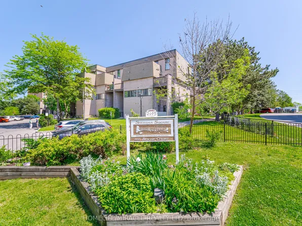 2095 Roche Ct #137, Mississauga, ON L5K 2C8