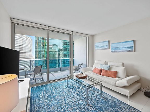 4th image of 200 Biscayne Blvd Way #3909