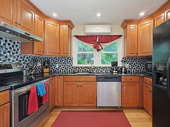 5th image of 17 Churchill Rd #0