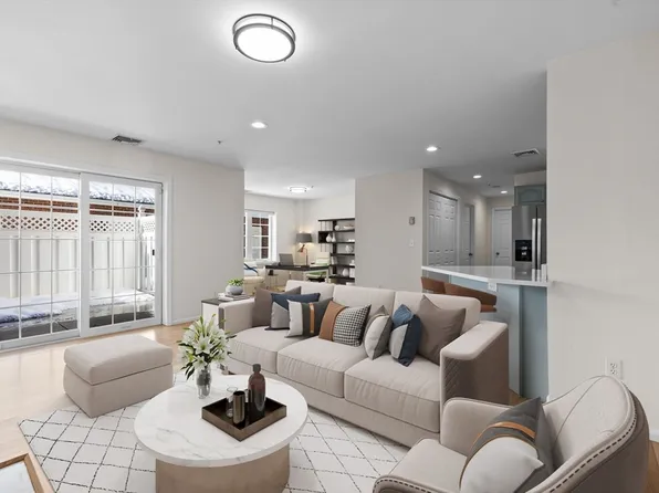 7 Conant Rd APT 20, Winchester, MA 01890