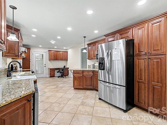5th image of 10858 Barberville Rd