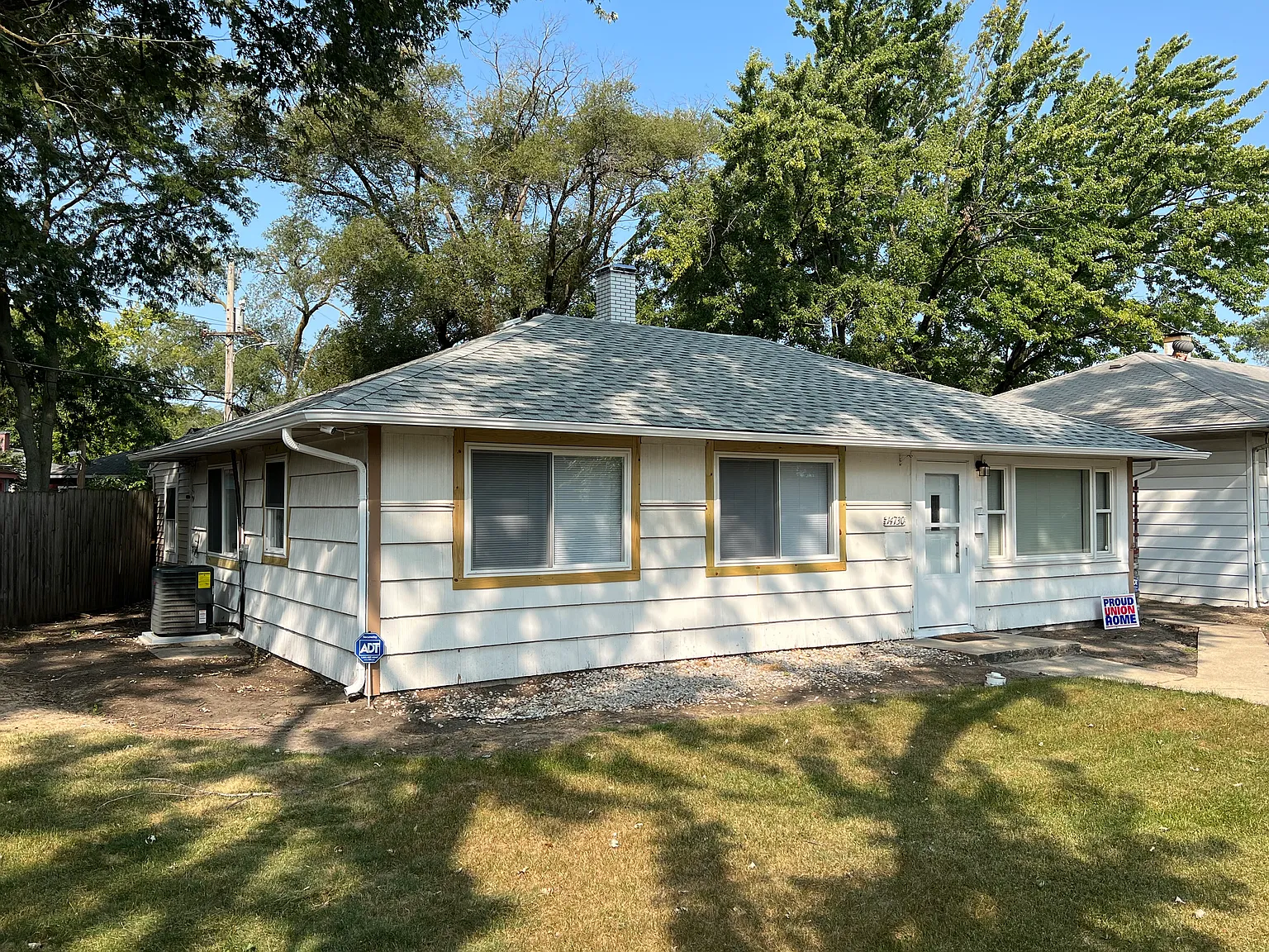 14730 Woodlawn Ave photo 1