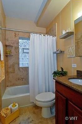 5th image of 3540 N Lakewood Ave #1