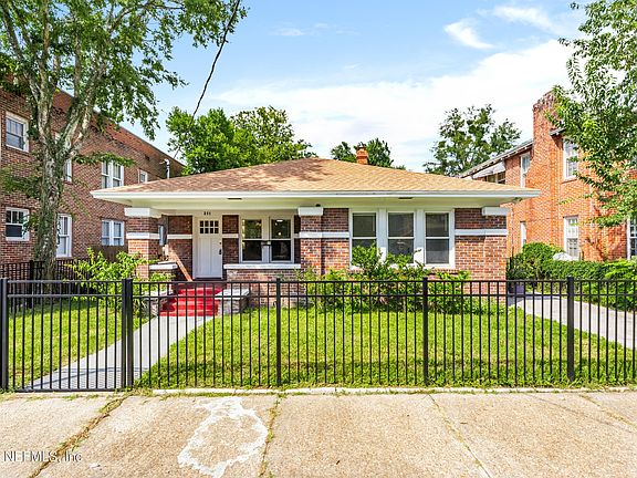 2nd image of 131 COTTAGE Avenue
