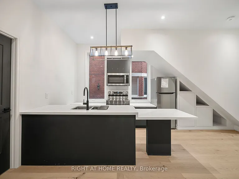 94 Concord Ave E #1 — Photo 6
