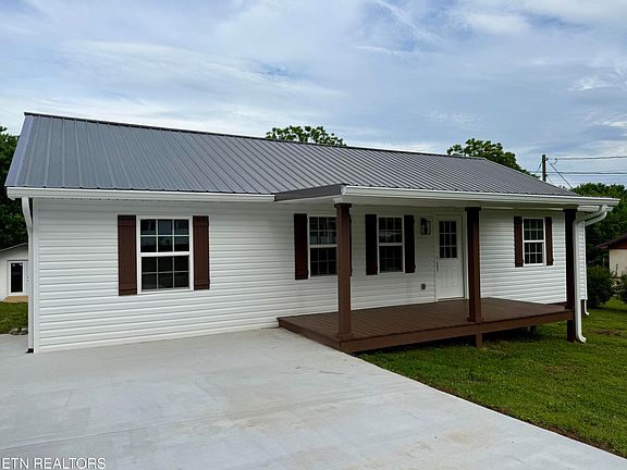 2nd image of 404 Greenwood Cir