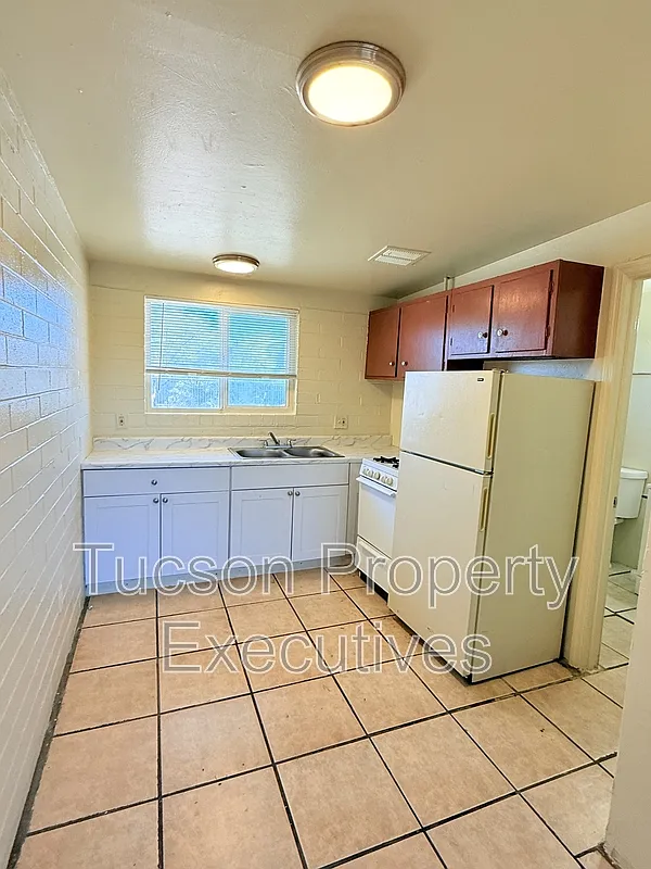 Studio, 1.0 bath, 350 sqft, $700 — Photo 1