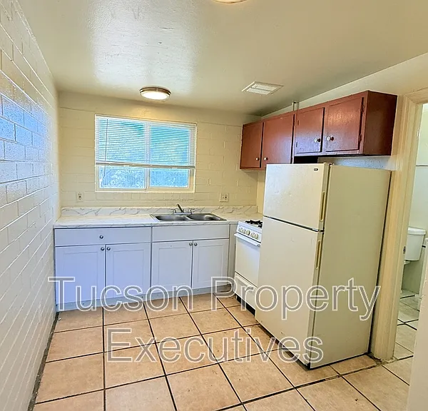 240 W Sahuaro St #14 — Photo 1