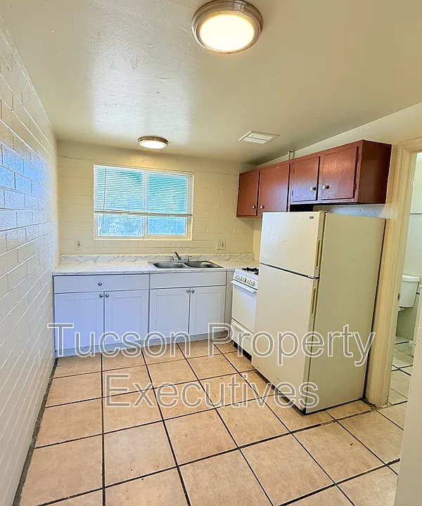 240 W Sahuaro St #14