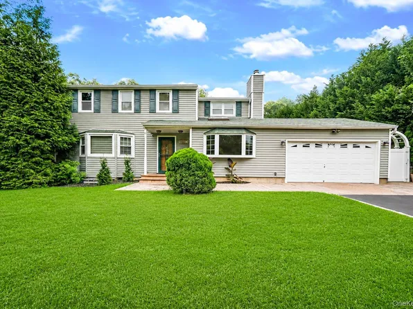 35 Scout Trail, Ridge, NY 11961