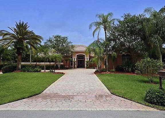 2nd image of 8111 Falls Ln
