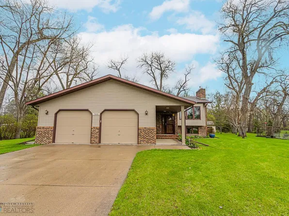 7809 Sunset Dr, Horace, ND 58047