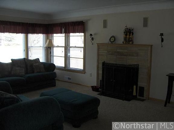 5th image of 607 Fair Ave W